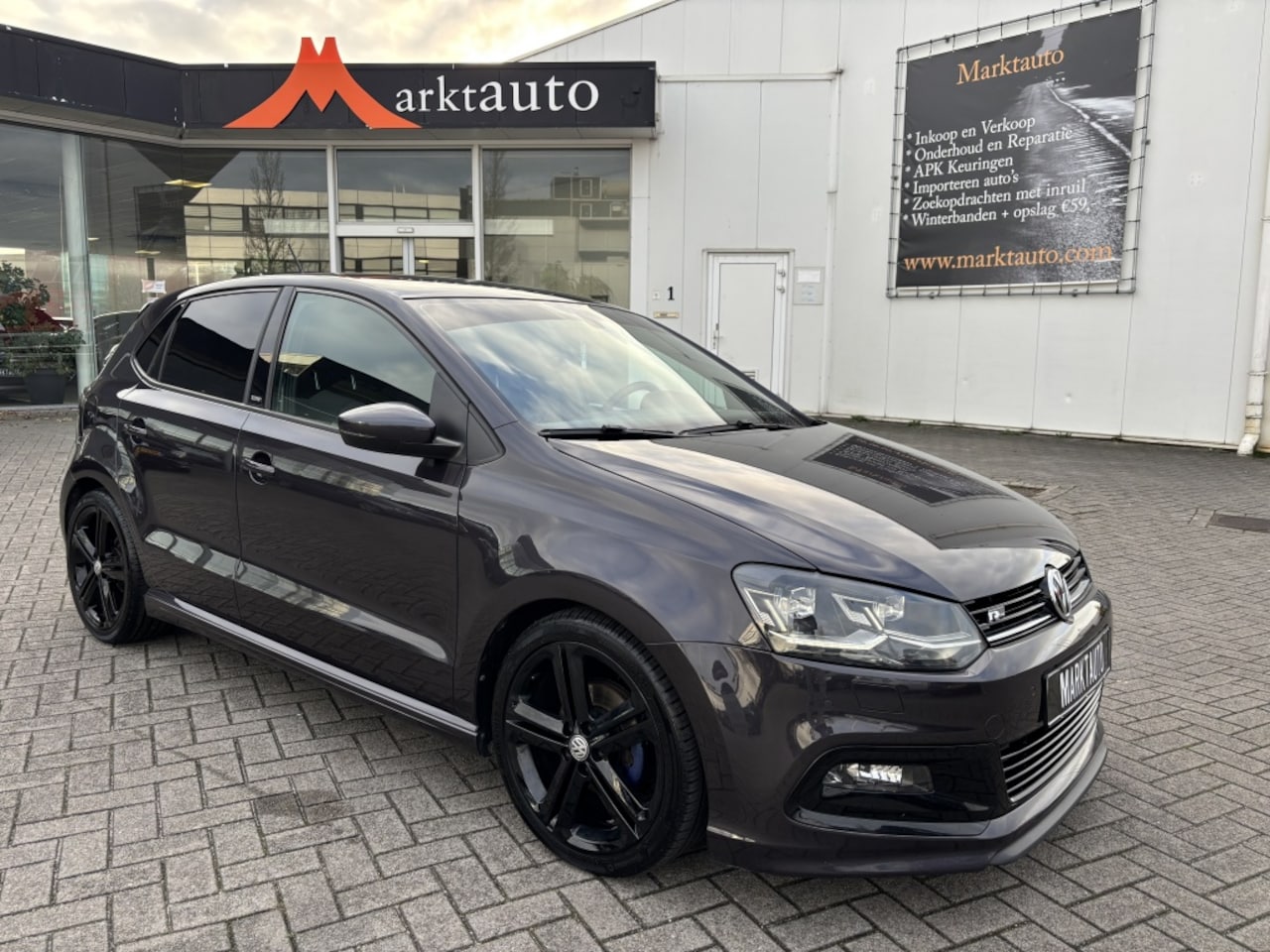 Volkswagen Polo - 1.2 TSI R-Line Cruise Carplay Led PDC Trekhaak - AutoWereld.nl