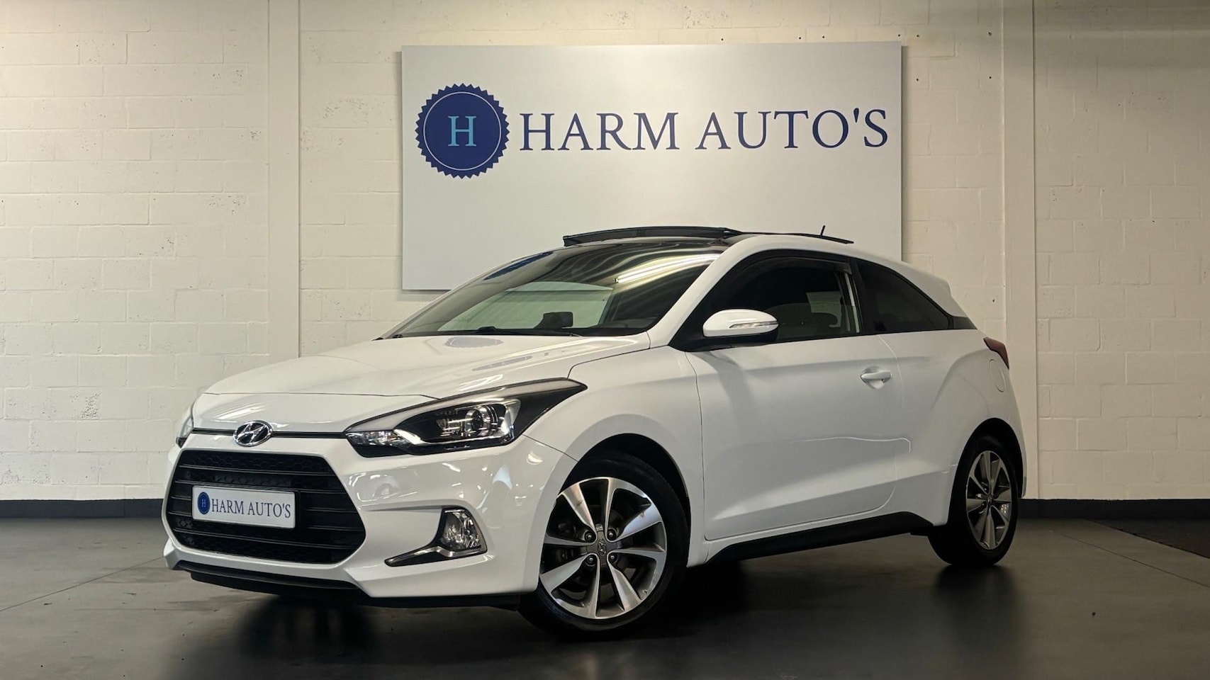 Hyundai i20 Coupé - 1.4 101pk Pano / Cruise / Clima / 4 cilinder - AutoWereld.nl