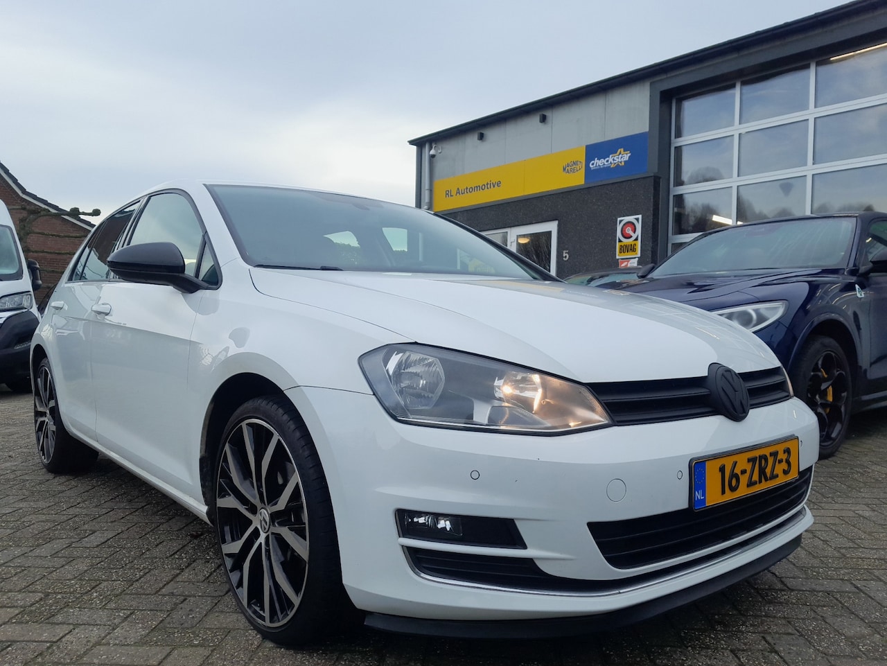 Volkswagen Golf - 1.2 TSI Highline - Navigatie - PDC - AutoWereld.nl