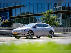 Opel Astra GTC - 1.6 Turbo Sport vol leder 210pk en 300nm koppel