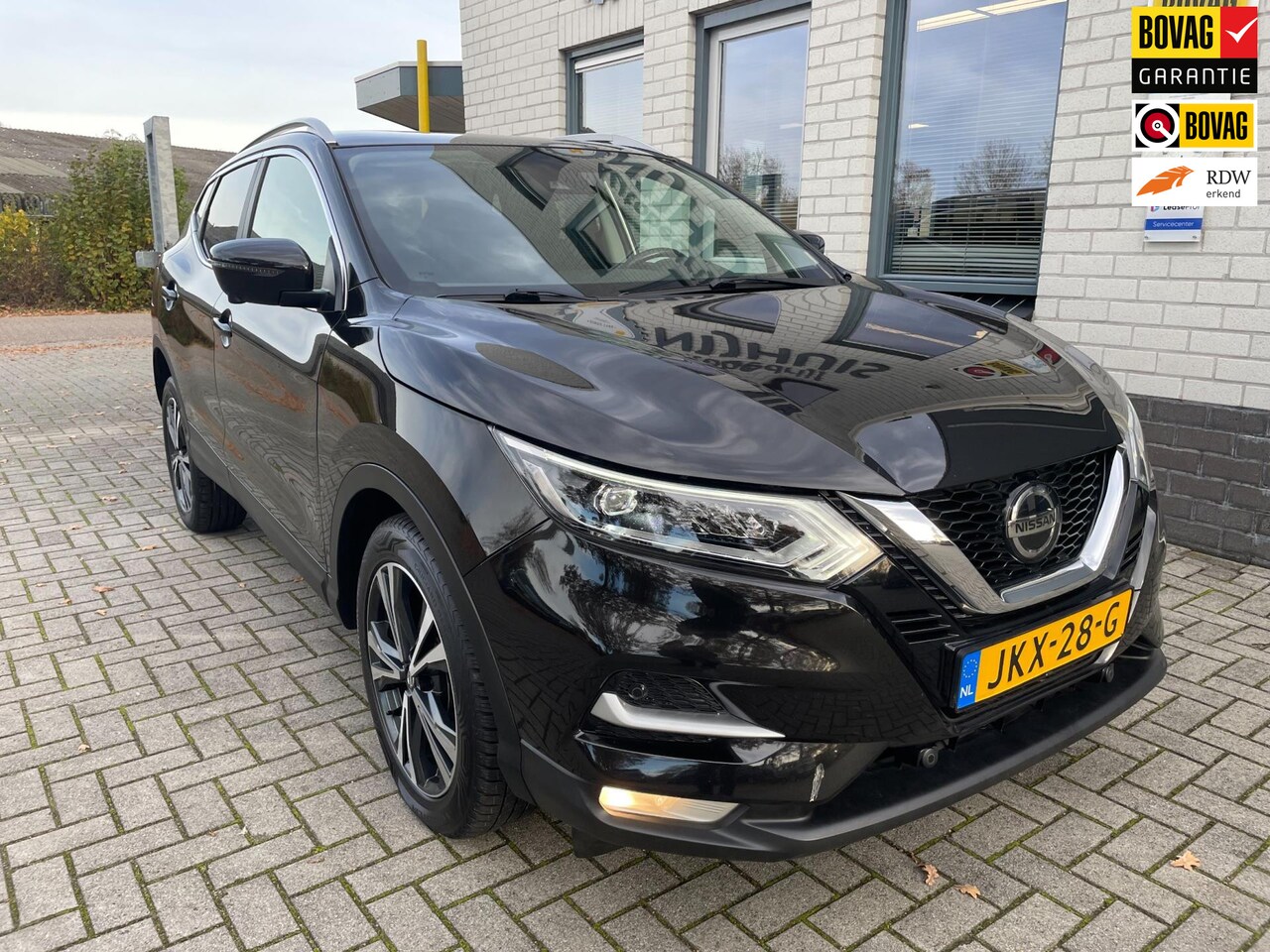 Nissan Qashqai - 1.3 DIG-T Acenta Automaat / Stoelverw. / Camera / Climate contr. / Panorama dak / Keyless - AutoWereld.nl