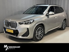 BMW X1 - sDrive18i M Sport Shadow Line 18"/Panoramadak/Trekhaak/Sportstoelen/Keyless/Stoelverwarmin