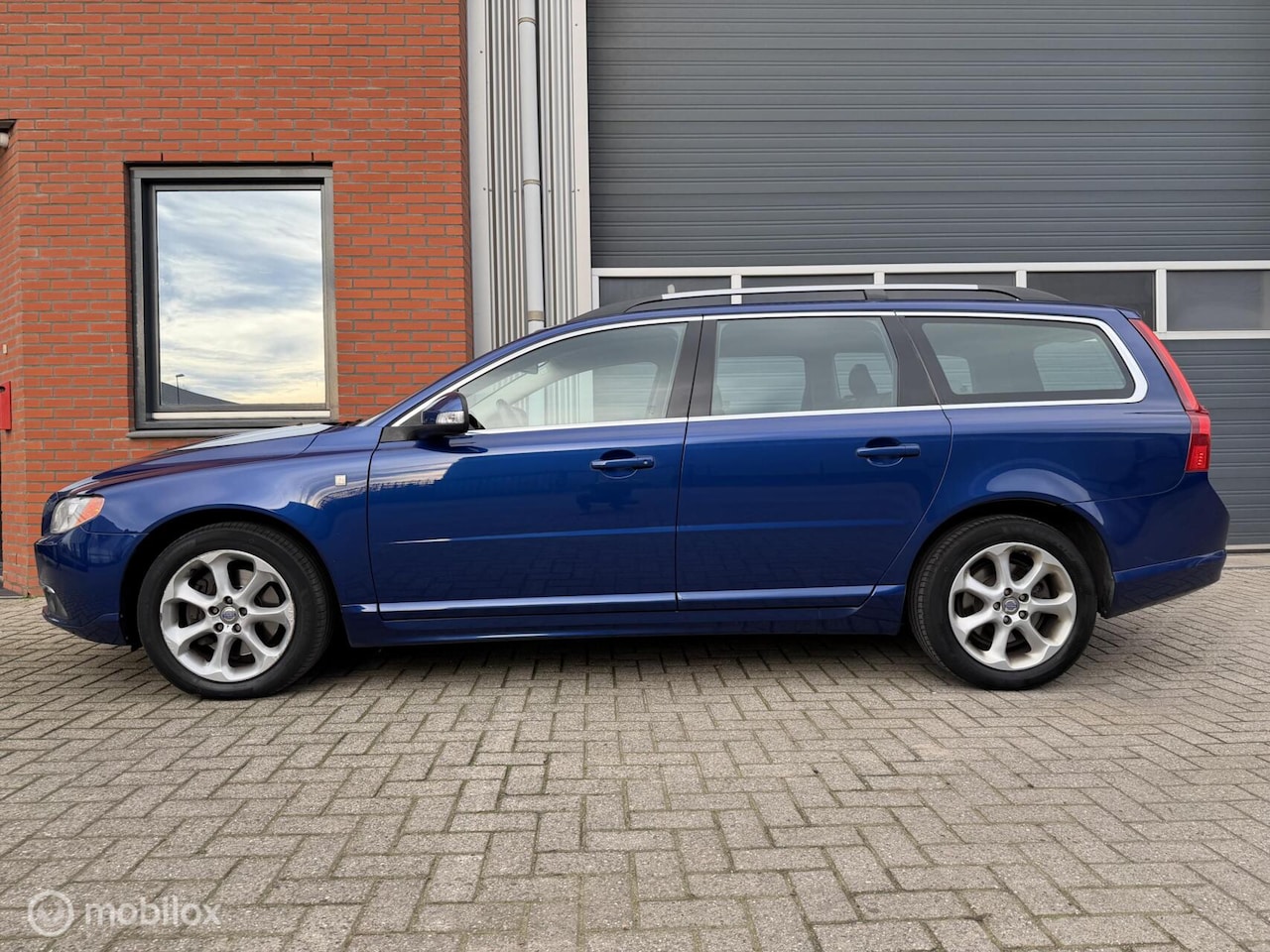 Volvo V70 - 2.5T Ocean Race - Orig. NL - Volvo dealer onderh. - AutoWereld.nl
