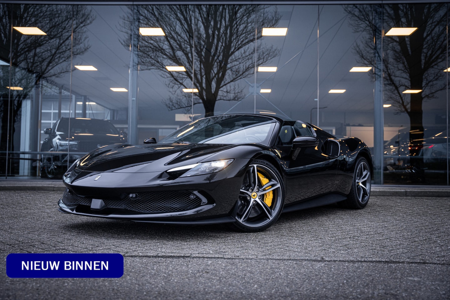 Ferrari 296 GTS - 3.0 V6 830pk ** Kroymans ** Daytona Seats ** Lift ** HUD ** Pass Display ** Carbon Btw - AutoWereld.nl