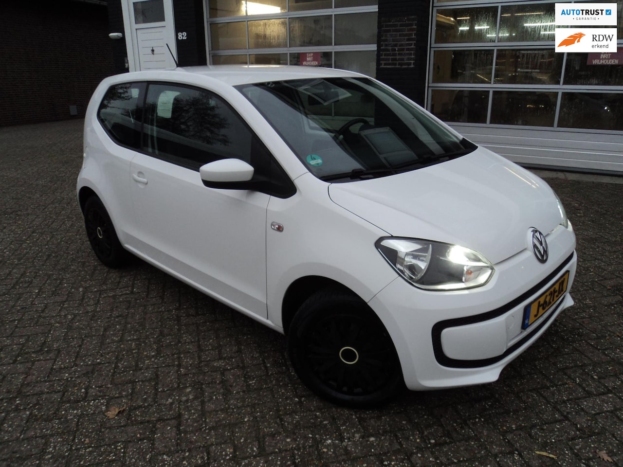 Volkswagen Up! - 1.0 up! Edition BlueMotion Airco Centrale Vergrendeling - AutoWereld.nl