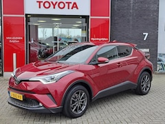 Toyota C-HR - 1.2T Style TREKHAAK 1300KG TREKGEWICHT STOEL- EN STUURVERWARMING CAMERA PDC LED