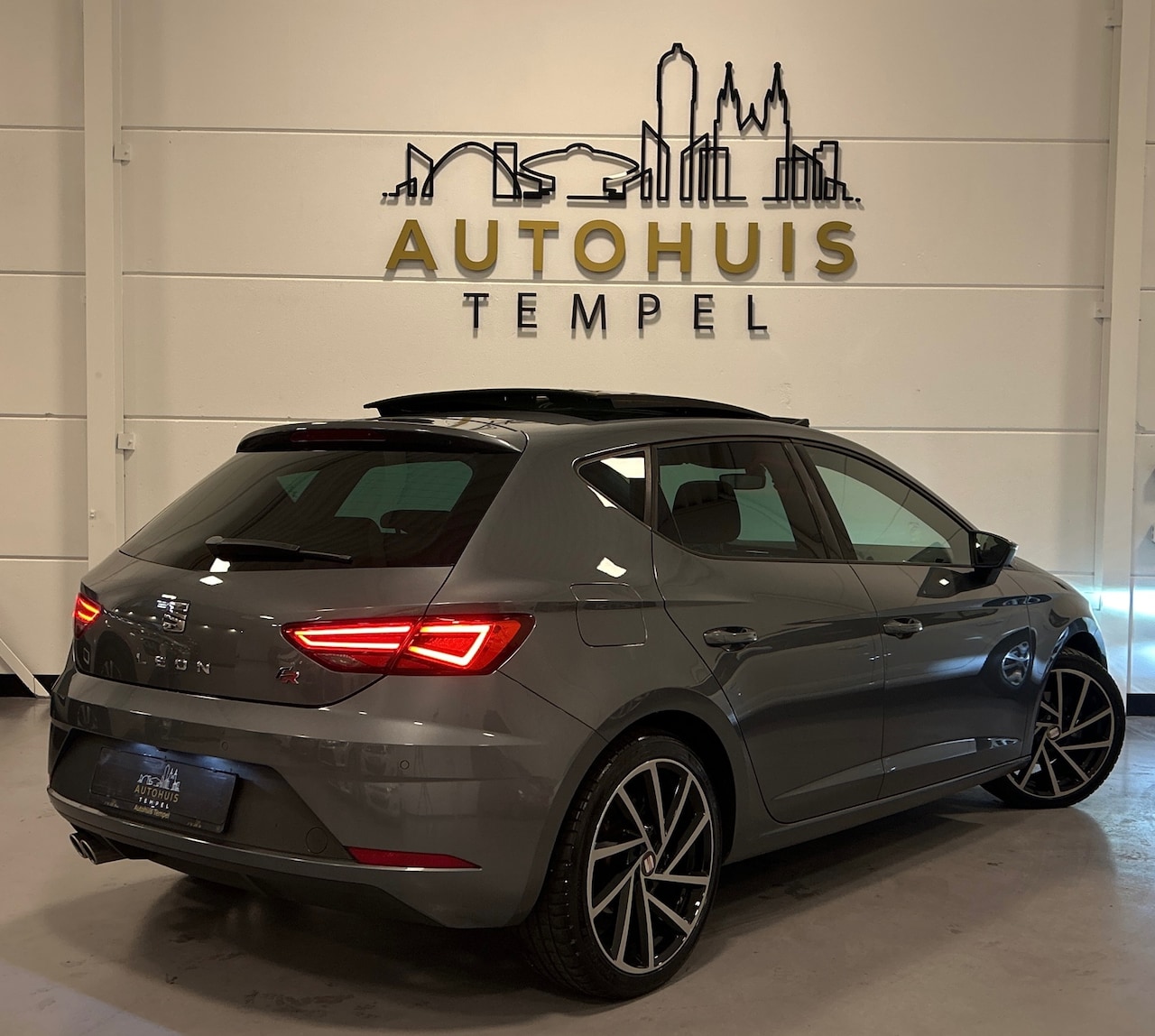 SEAT Leon - 1.4 EcoTSI FR Automaat Pano Keyless Sfeer Camera Climate Led Vol - AutoWereld.nl