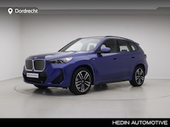 BMW iX1 - eDrive20 67 kWh M-Sport | 19" | Trekhaak | Panorama | Premium Pack | Voorbereiding Driving