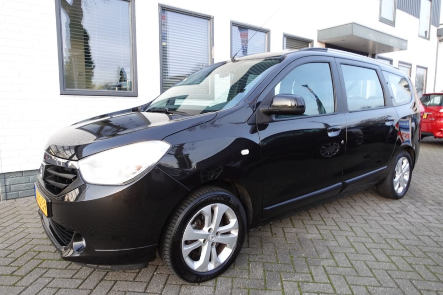 Dacia Lodgy - 1.2 TCE BLACKLINE 7 PERS Trekhaak - AutoWereld.nl