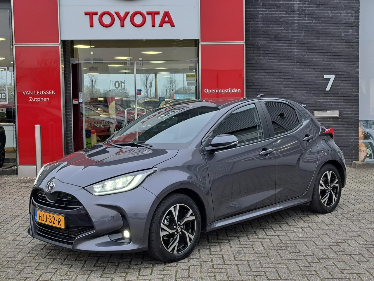 Toyota Yaris - 1.5 Hybrid 115 Dynamic Comfort Pack STUUR- EN STOELVERWARMING PARKEERSENSOREN RCTA BLIND S - AutoWereld.nl