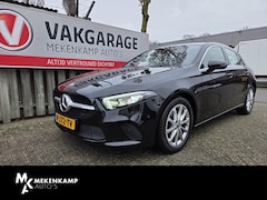 Mercedes-Benz A-klasse - 180 Advantage 17"/Sfeerverlichting/LED/Climate/Stoelverwarming/Apple Carplay & Android Aut