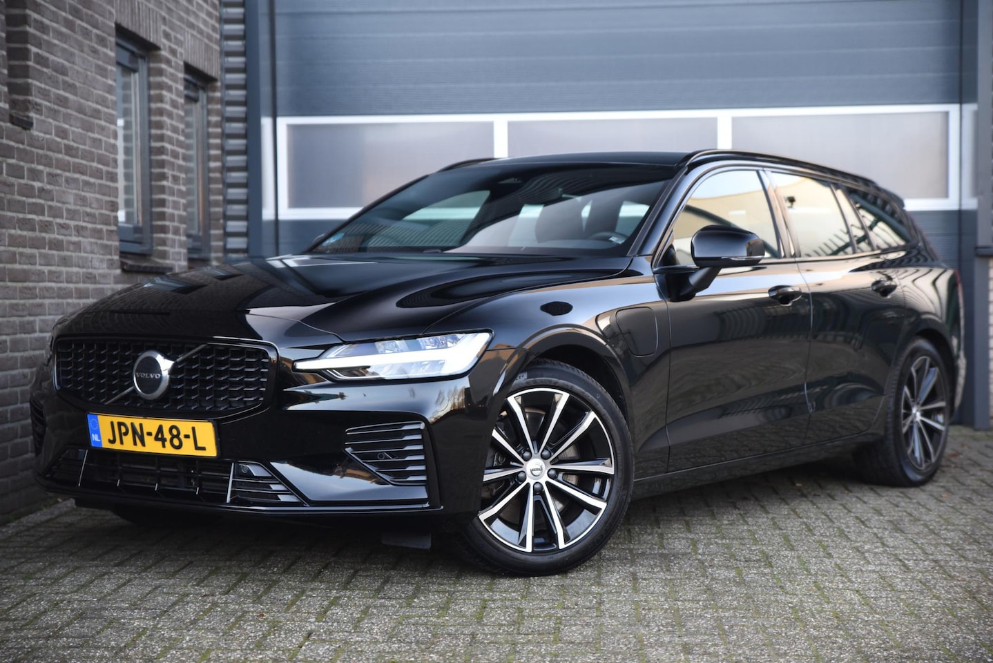 Volvo V60 - 2.0 T6 Plug-in hybrid AWD Plus Bright Recharge / Trekhaak 2000KG - AutoWereld.nl