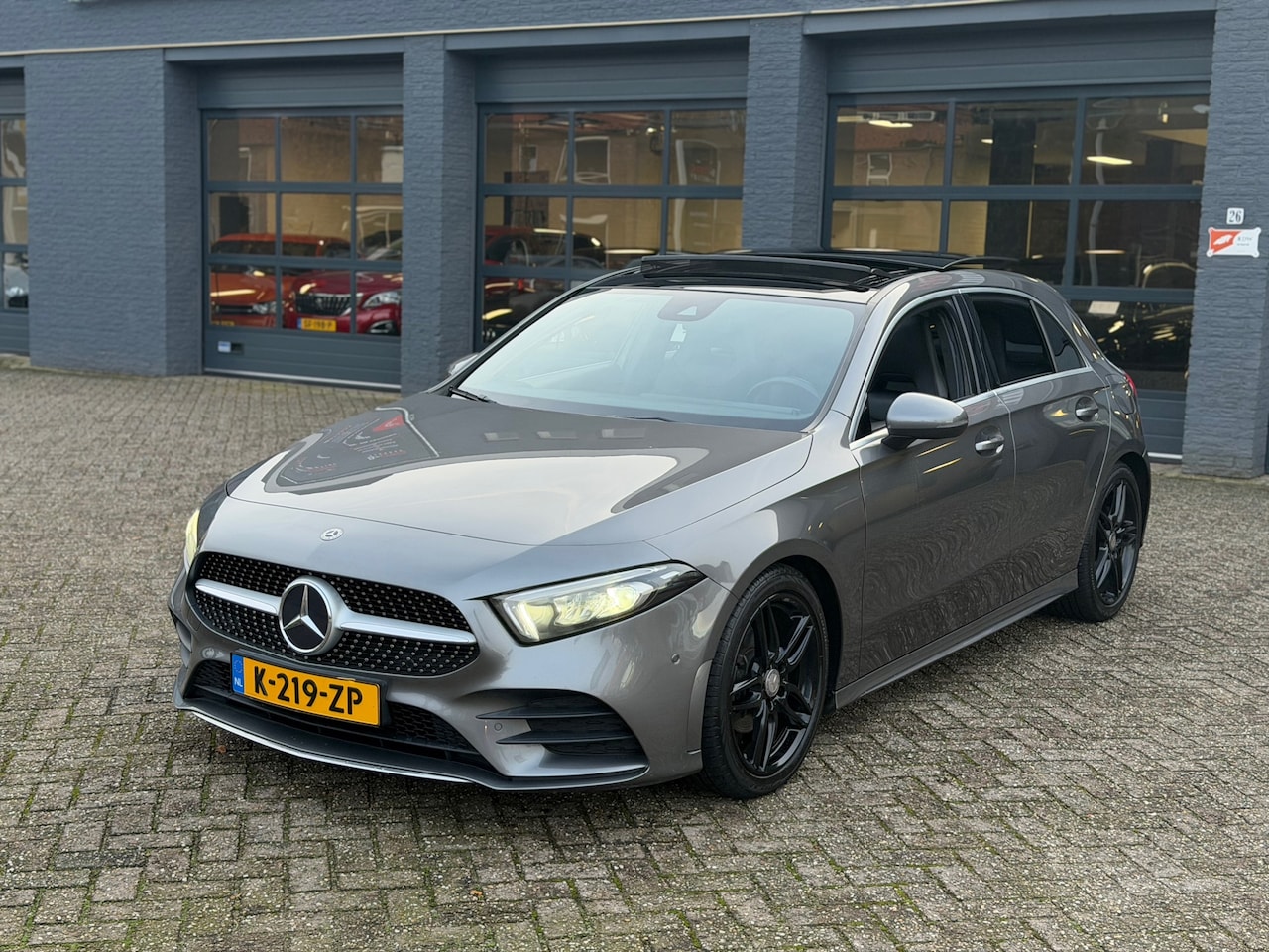 Mercedes-Benz A-klasse - 180 d Solution AMG Pano|AmbiLight|Leer|Xenon|XlNavi|Nap!! - AutoWereld.nl