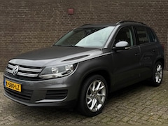 Volkswagen Tiguan - 1.4 TSI Comfort&Design Carplay Trekhaak Parkeersens. Stoelverw