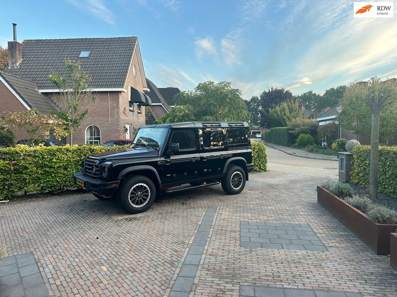 INEOS Grenadier - 3.0 St Utility Wagon 5p. Benzine grijs kenteken . - AutoWereld.nl