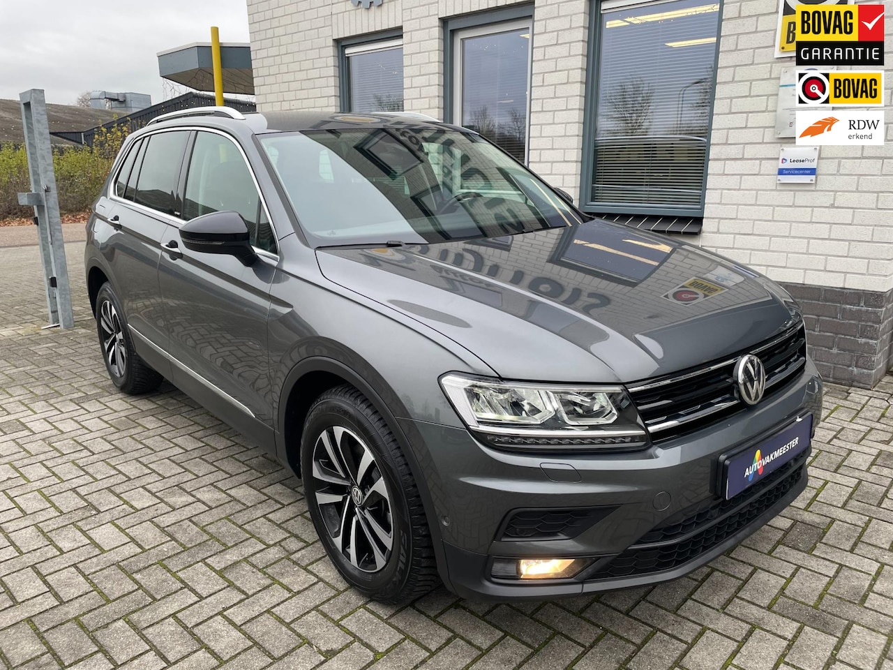 Volkswagen Tiguan - 1.5 TSI Comfortline Business / Add. Cruise / Climate controle / PDC V+A / Carplay / Stoelv - AutoWereld.nl