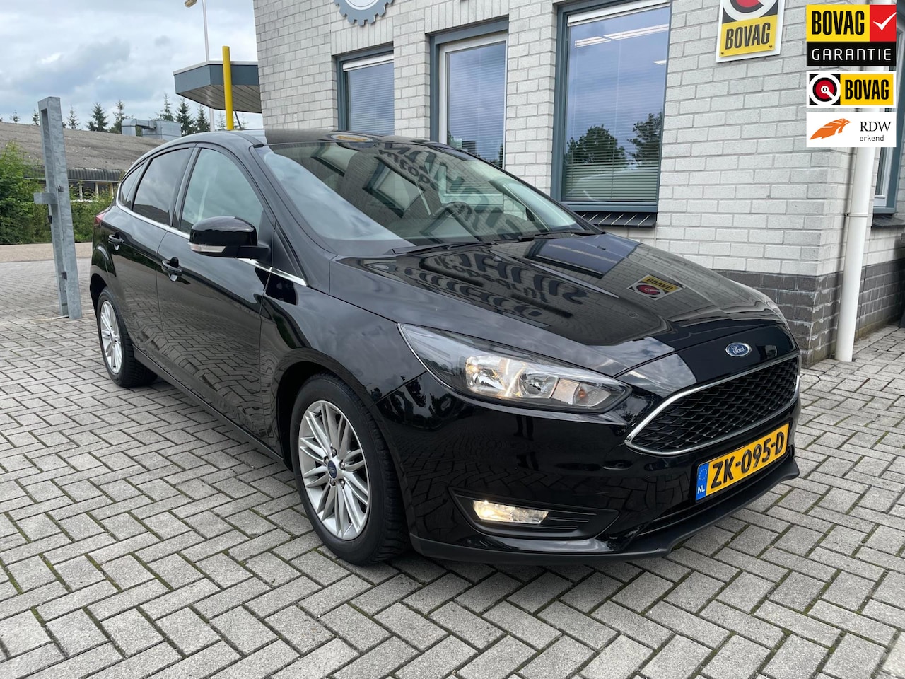 Ford Focus - 1.0 Trend Automaat / PDC / DAB / CRUISE / NAVIGATIE - AutoWereld.nl