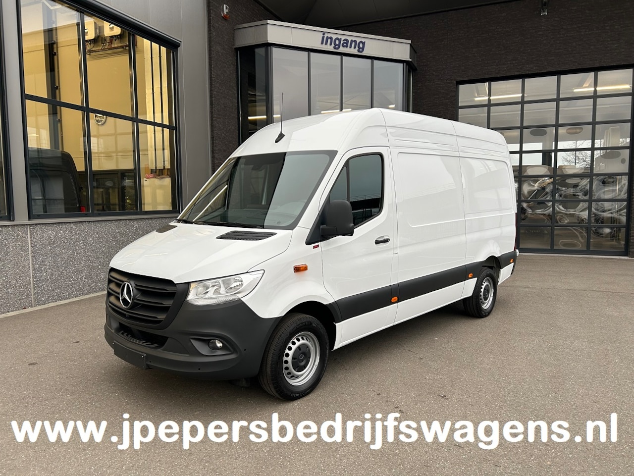 Mercedes-Benz Sprinter - 317 CDI L2 H2 MBUX / 360 Camera / Parkeersensoren / Navigatie / Cruise control / Airco / 2 - AutoWereld.nl