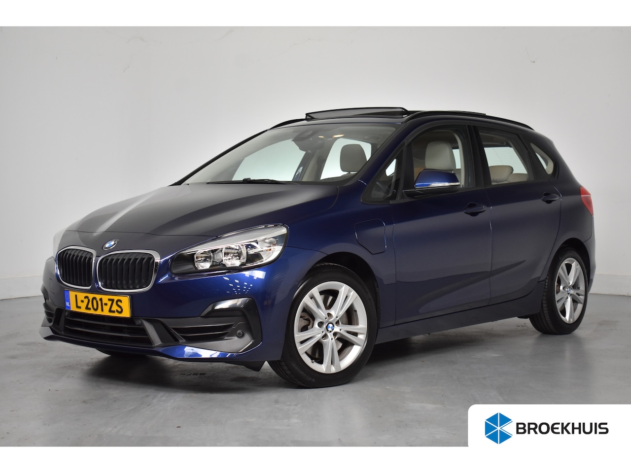 BMW 2-serie Active Tourer - 225xe iPerformance High Executive | Leder | Open Dak | Clima | Camera | Navi | Elektrische - AutoWereld.nl