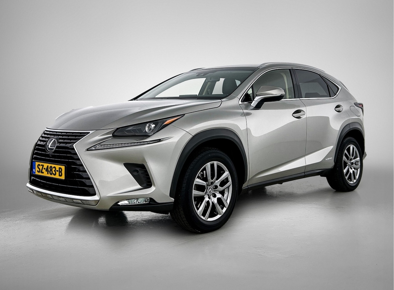 Lexus NX - 300h AWD Luxury Line | Adaptieve Cruise Control | Lane Assist | Stoelverwarming | - AutoWereld.nl