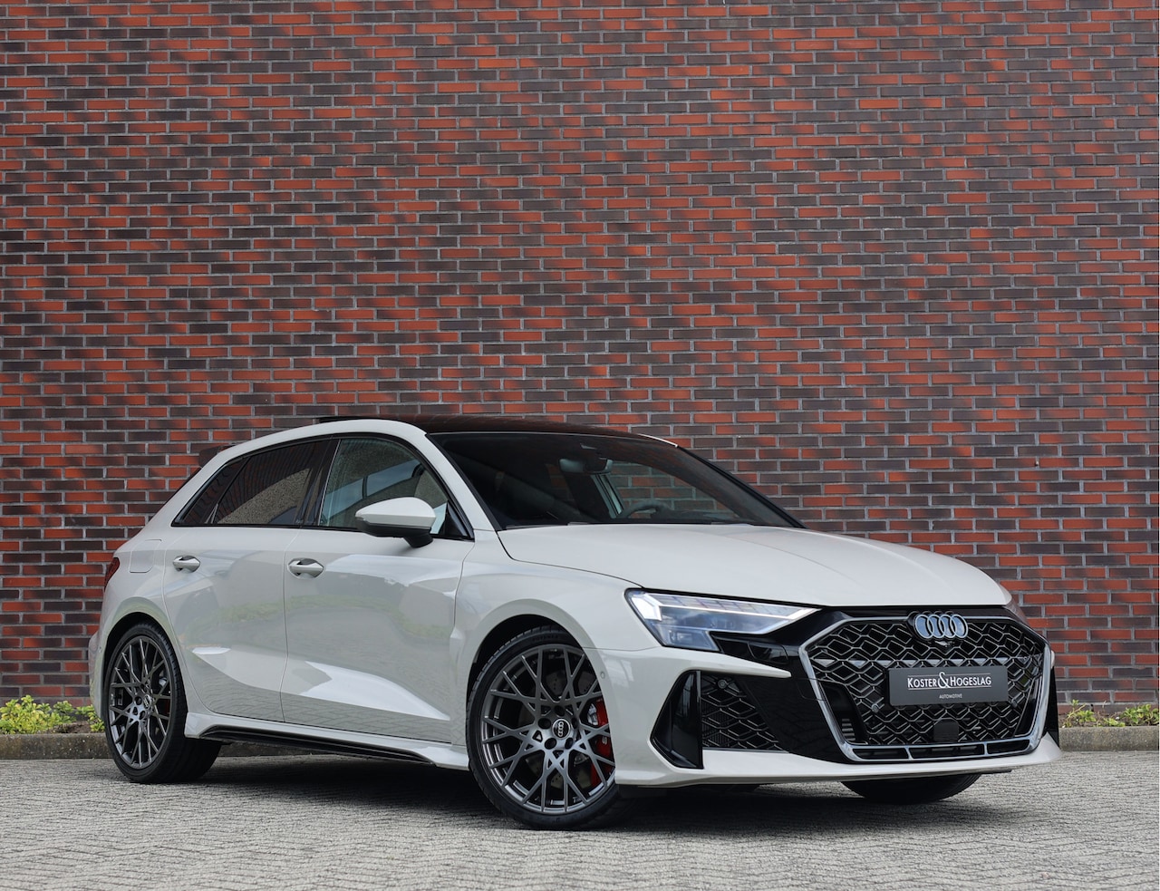 Audi RS3 - Sportback 2.5 TFSI quattro | Krijt - Pano - Sonos - AutoWereld.nl