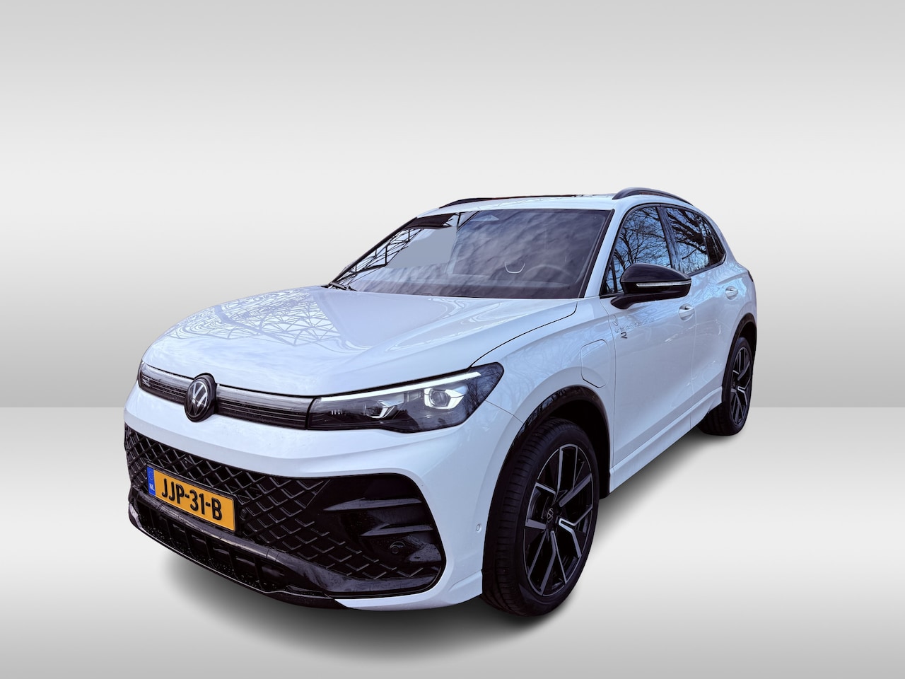 Volkswagen Tiguan - 1.5 eHybrid 272pk R-Line Edition Black Style 20"velgen trekhaak , - AutoWereld.nl