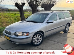 Volvo V70 - 2.4 170PK AIRCO/MEMORY/CRUISE/CV/TREKHAAK/RIJKLAAR