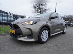 Toyota Yaris - 1.5 Hybrid 116pk CVT Active Multi Media Pack Apple Carplay