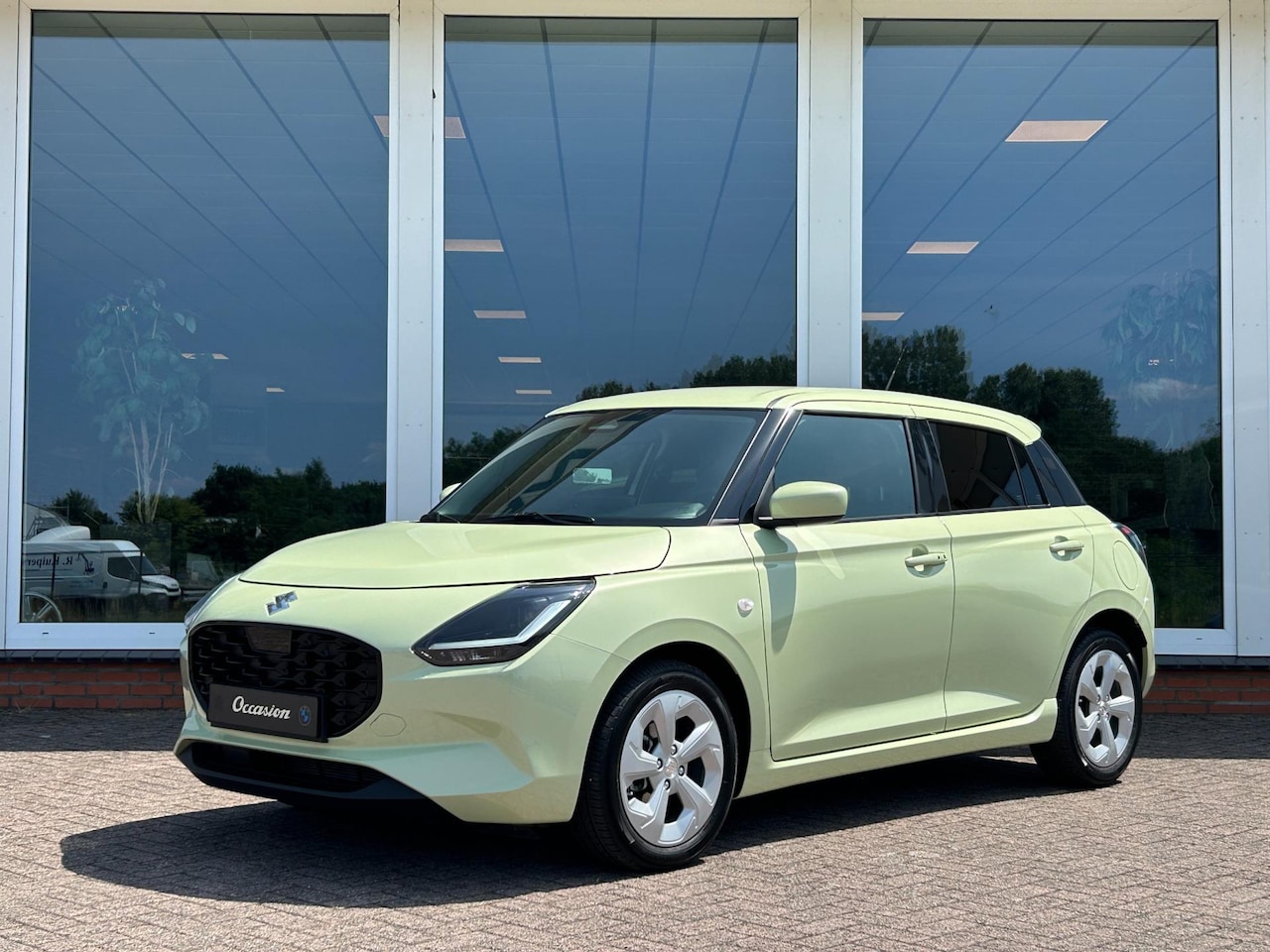 Suzuki Swift - 1.2 AUT. - Select Smart Hybrid - Navi - Camera - LM - Carplay - AutoWereld.nl
