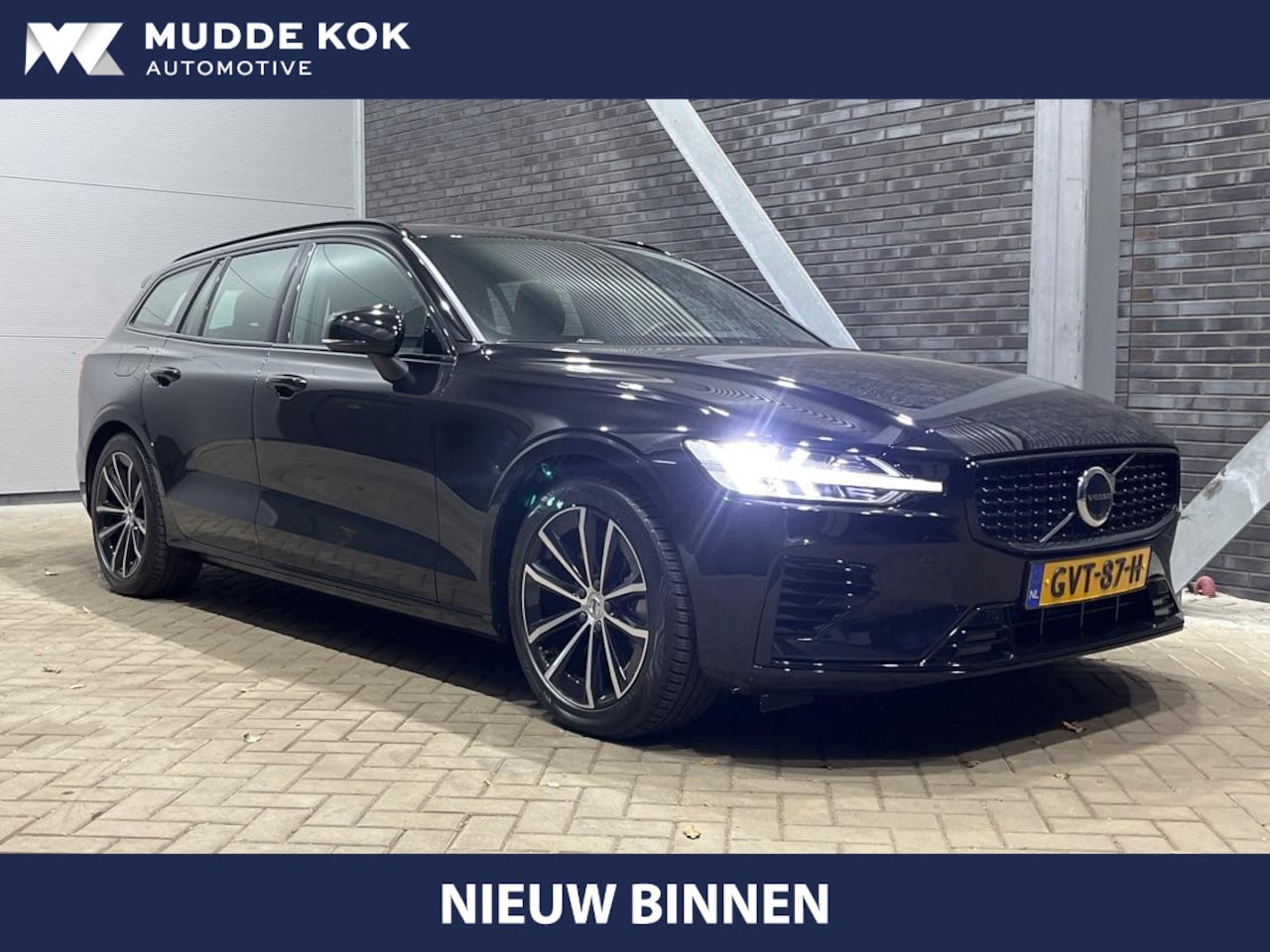 Volvo V60 - 2.0 T6 Plug-in hybrid AWD Plus Dark | Panoramadak | Trekhaak | 360 Camera | Harman/Kardon - AutoWereld.nl