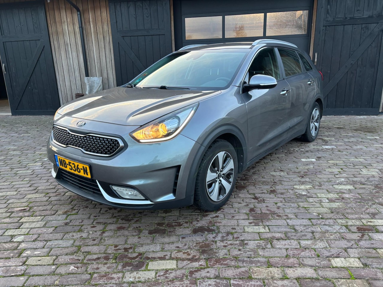 Kia Niro - 1.6 GDi Hybrid First Edition 1.6 GDi Hybrid First Edition,CAMERA,HALF LEER,TREKHAAK. - AutoWereld.nl