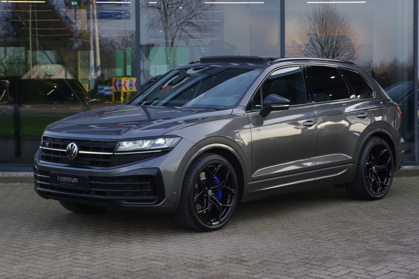 Volkswagen Touareg - 3.0 TSi eHybrid 463 PK 4MOTION R PHEV, Trekhaak, Panoramadak, IQ-LED - AutoWereld.nl