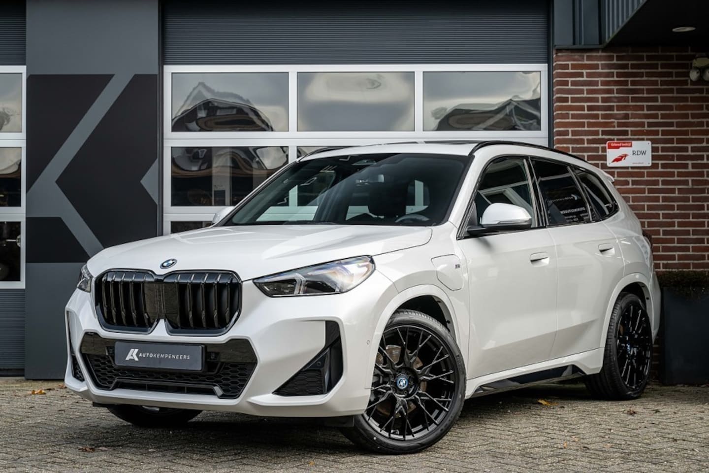 BMW X1 - 25e xDrive M Sport | Panorama | Shadow | Camera | Elek. Trekhaak | Adap. led | Stoelverwar - AutoWereld.nl