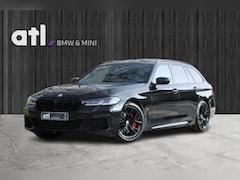 BMW 5-serie Touring - 540i xDrive Touring M Sportpakket, Panoramadak, M leerstuurwiel, 4-zone, DAB, Grootlicht a