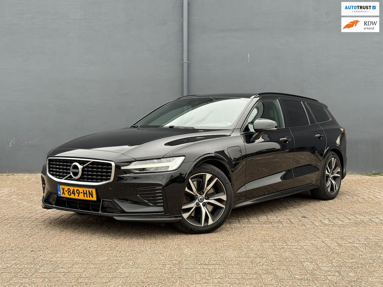 Volvo V60 - 2.0 T8 Twin Engine AWD R-Design 2.0 T8 Twin Engine AWD R-Design - AutoWereld.nl