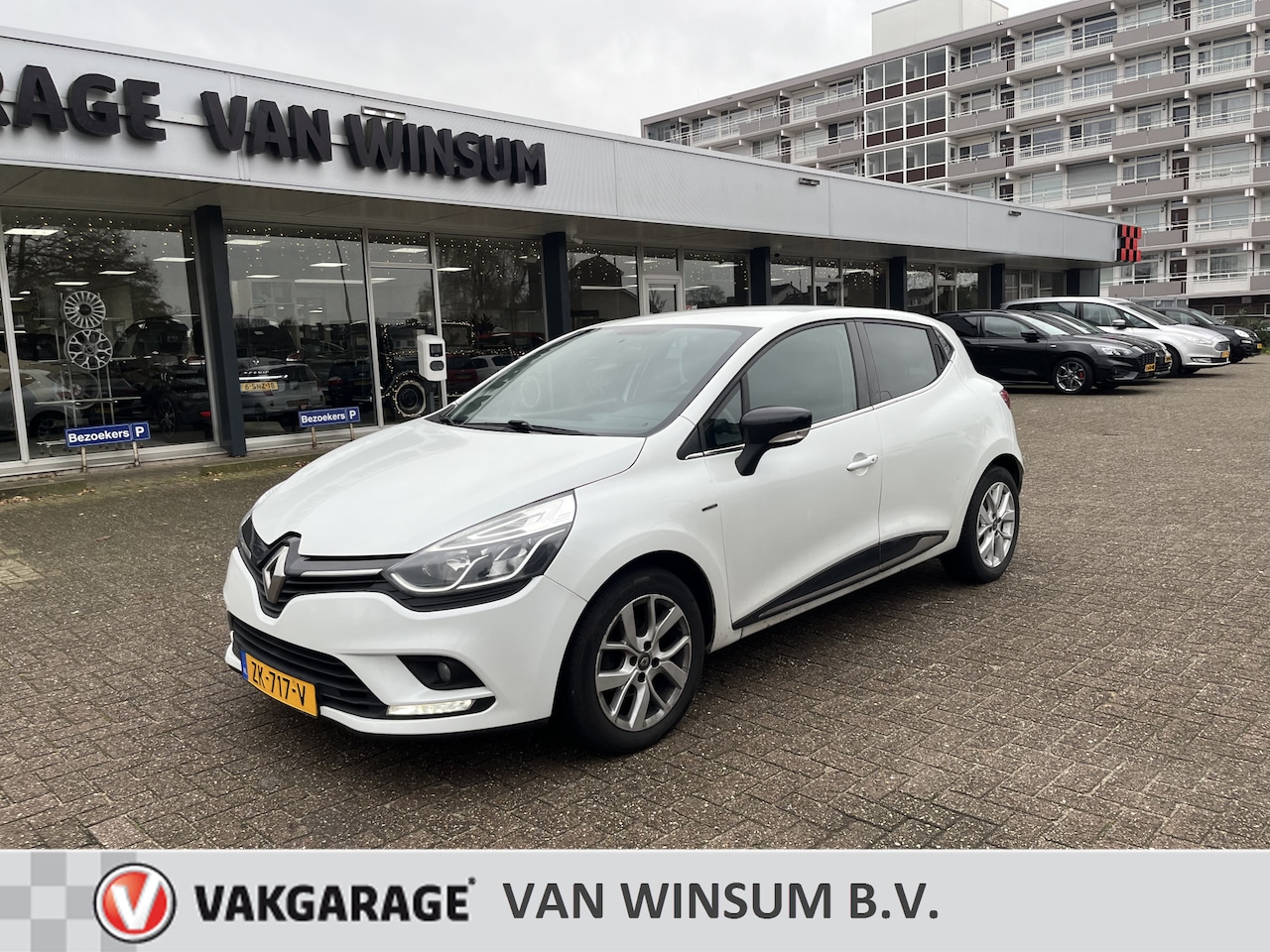 Renault Clio - 0.9 TCe Limited Airco Lmv Navi Pdc Acamera Parelmoerwit Nap - AutoWereld.nl