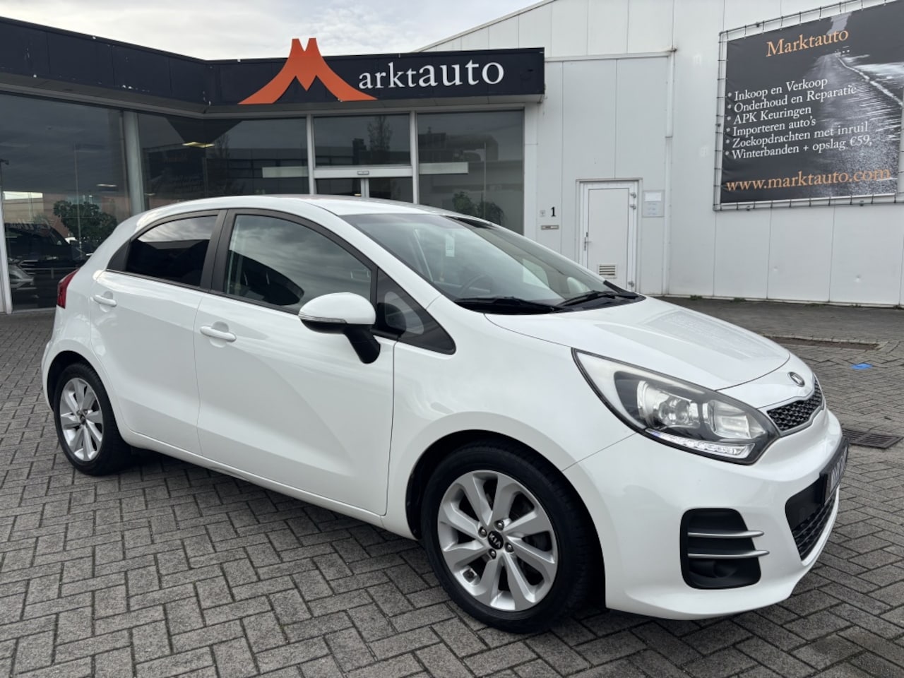 Kia Rio - 1.4 CVVT ExecutiveLine Camera Bluetooth Navi Pdc - AutoWereld.nl