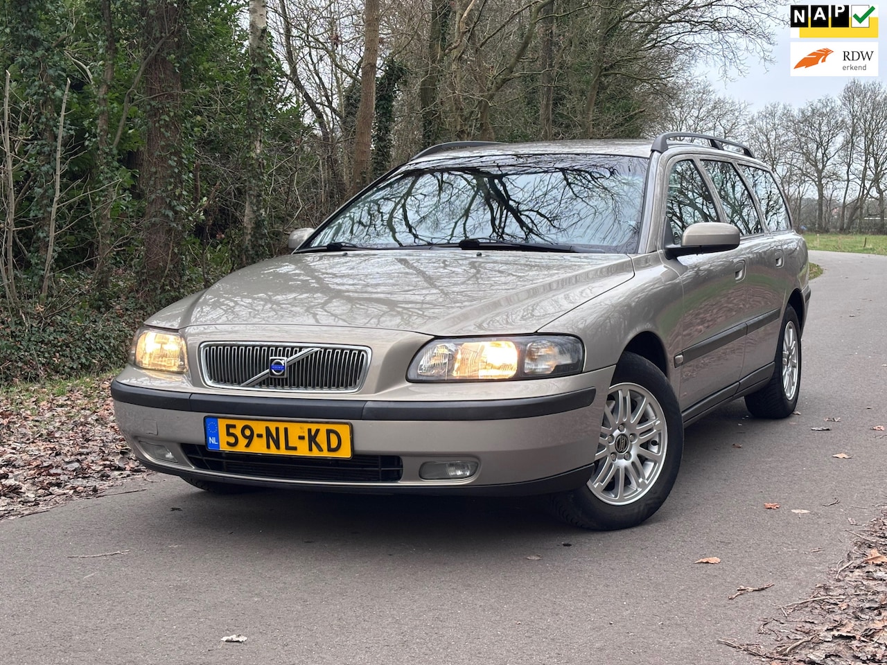 Volvo V70 - 2.4 | Automaat + Cruise Nu € 2.475,-!!! - AutoWereld.nl