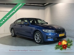 BMW 3-serie - 318i Automaat | Carplay | LED | DAB+ | Sportstoel | Half leer