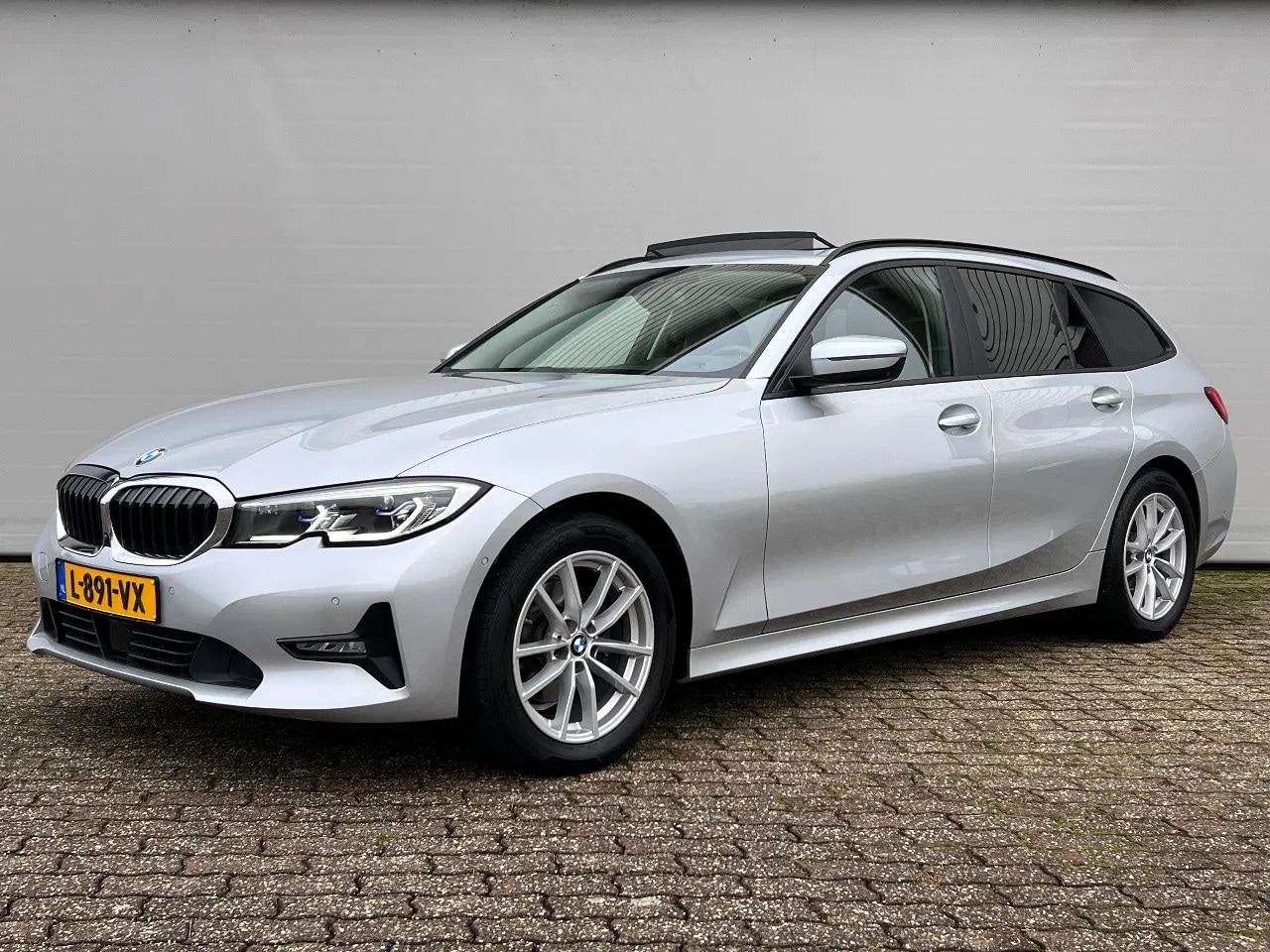 BMW 3-serie Touring - 320i | 184 PK | NL auto | Laser | Panoramadak | Bijzonder compleet! | 68dkm ! - AutoWereld.nl