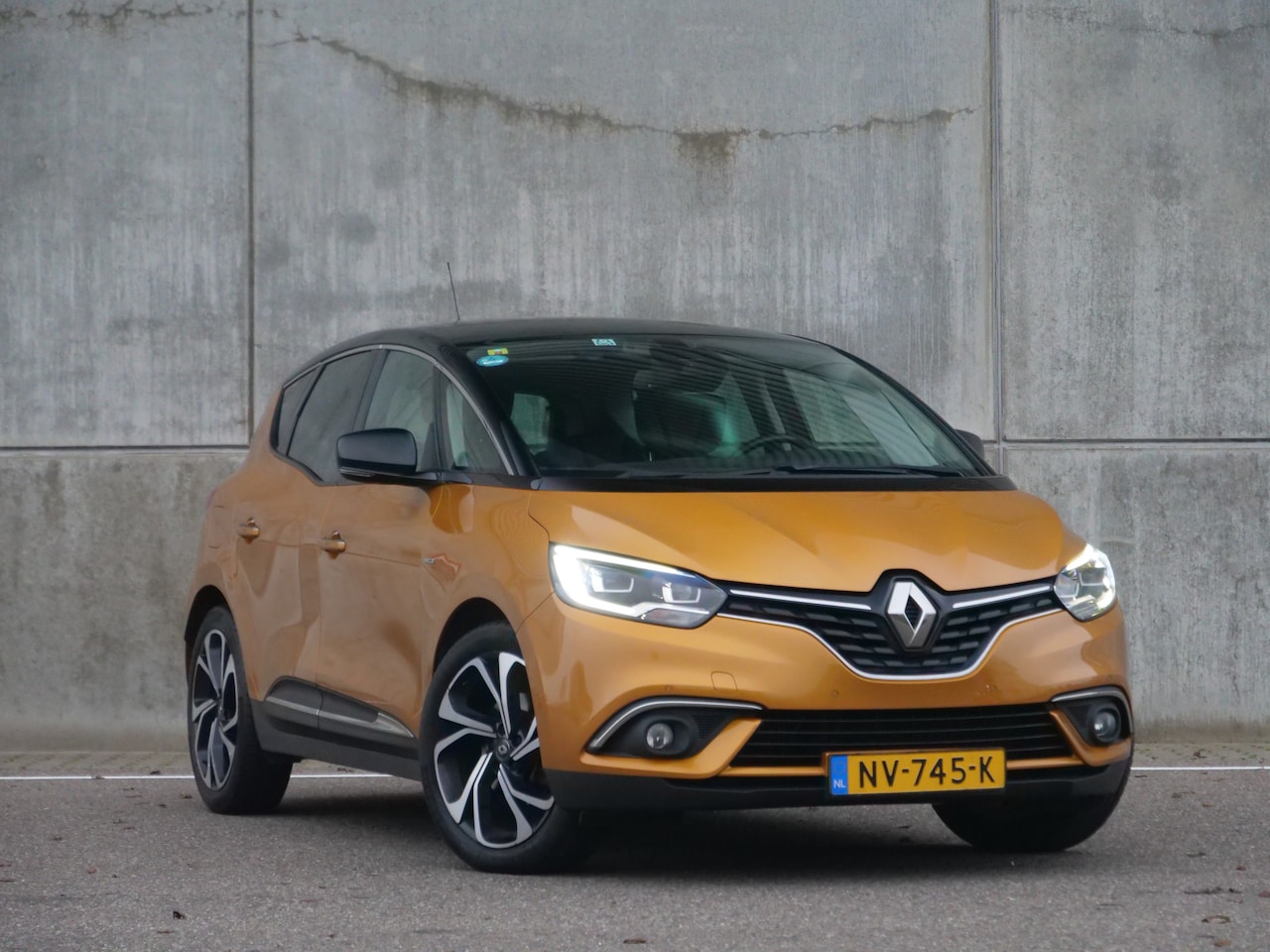 Renault Scénic - 1.2 TCe Bose | NL auto | led | camera | trekhaak | zeer nette staat. - AutoWereld.nl