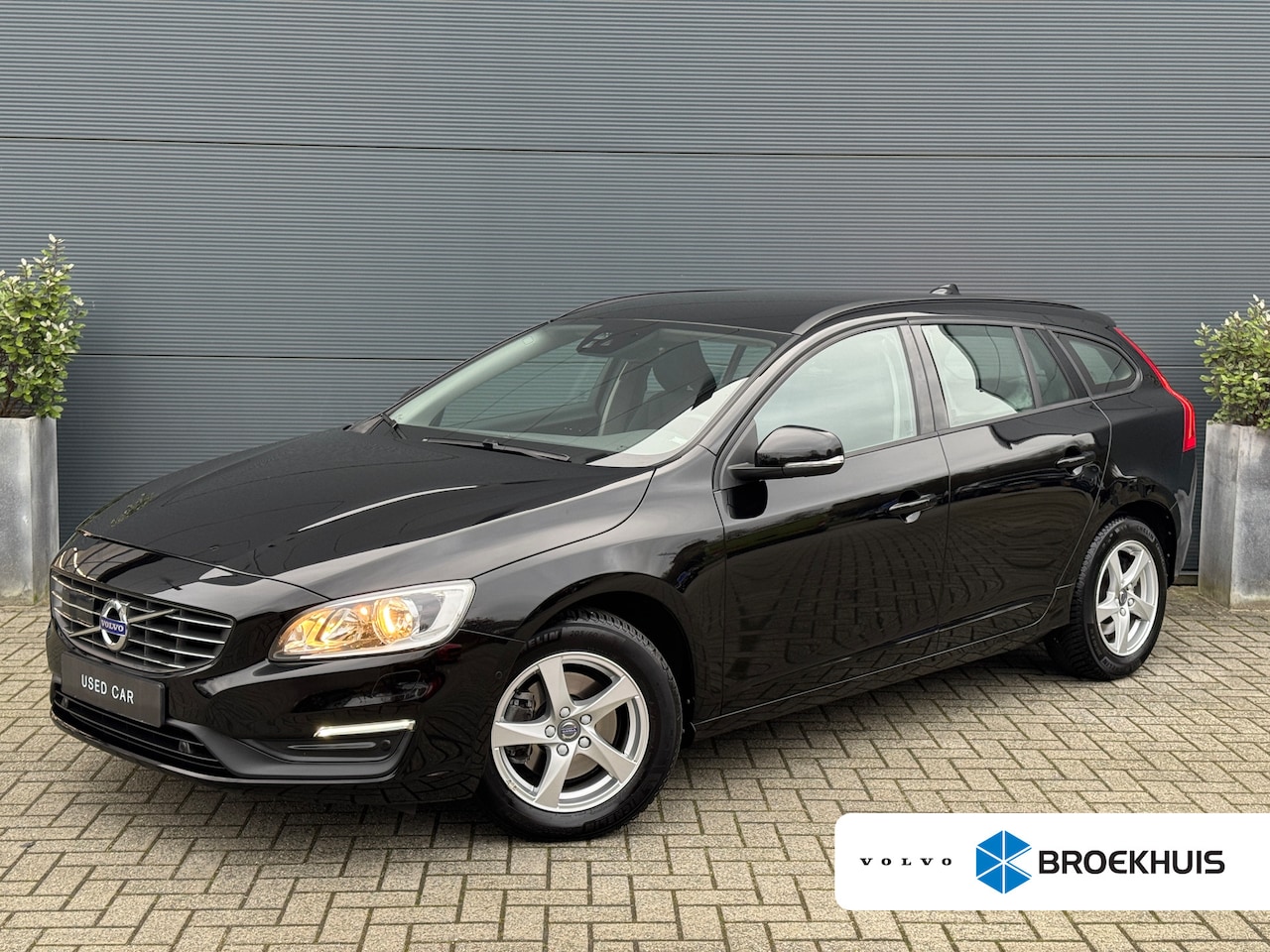 Volvo V60 - 1.5 T3 Polar+ | Adaptive Cruise | Standkachel | Trekhaak | Achterbank verwarmd | All-seaso - AutoWereld.nl