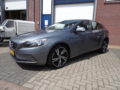Volvo V40 - 2.0 T2 R-Design Trekhaak l Stoelverwarming l NAV