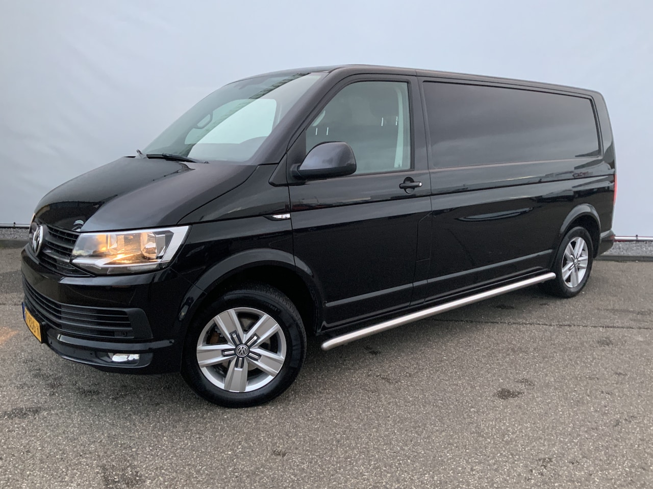 Volkswagen Transporter - 2.0 TDI L2H2 Highline Automaat Airco Cruise Navi Alu Velg Trekhaak 2500 kg Side Bar Euro 5 - AutoWereld.nl