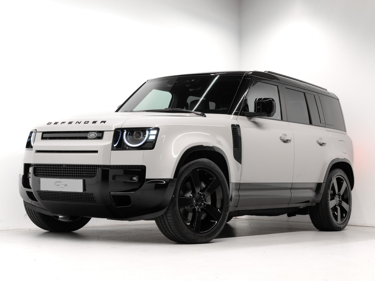 Land Rover Defender 110 - 2.0 P300e X-Dynamic HSE - AutoWereld.nl