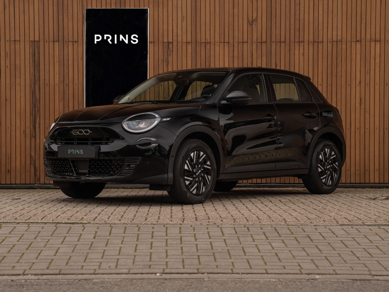 Fiat 600 - 1.2 Hybrid Urban 145pk | Pack Comfort | CarPlay | Achteruitrijcamera - AutoWereld.nl