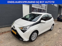 Toyota Aygo - 1.0 VVT-i x-play AUTOMAAT / ACHTERUITRIJCAMERA / AIRCO