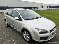 Ford Focus Wagon - 1.8-16V Ambiente Flexifuel / Trekhaak / PDC / Airco / Cruise / APK / NAP / Navi /