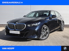 BMW 5-serie - 520i M Sport Automaat / Panoramadak / Adaptieve LED / Parking Assistant / M Sportonderstel