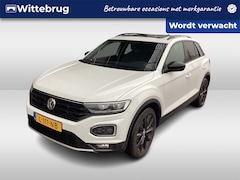 Volkswagen T-Roc - 1.5 TSI Sport Business / Digitaal dashboard / Pano / Navigatie / Camera / Parkeersensoren